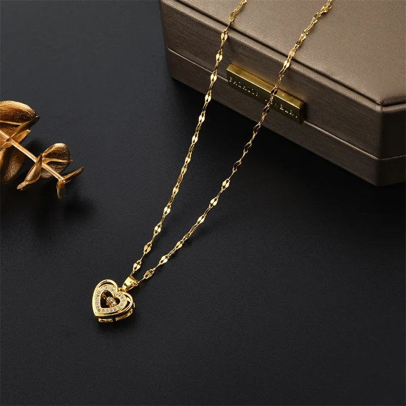 Collier avec pendentif en forme de cœur battant en cristal pour femmes