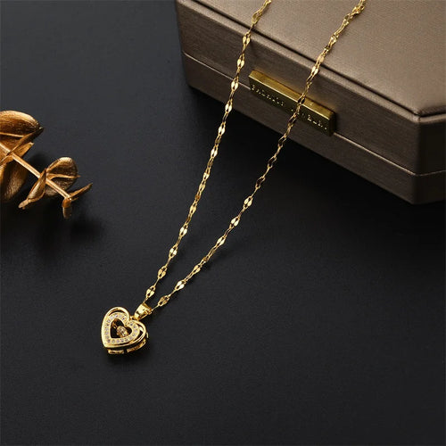 Collier avec pendentif en forme de cœur battant en cristal pour femmes