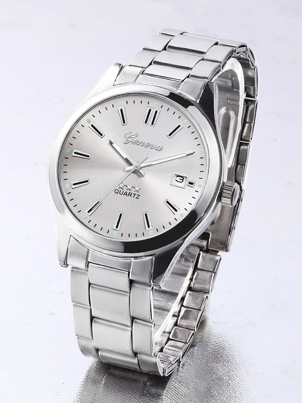 Montre à Quartz pour femmes, Design avec bracelet en acier.