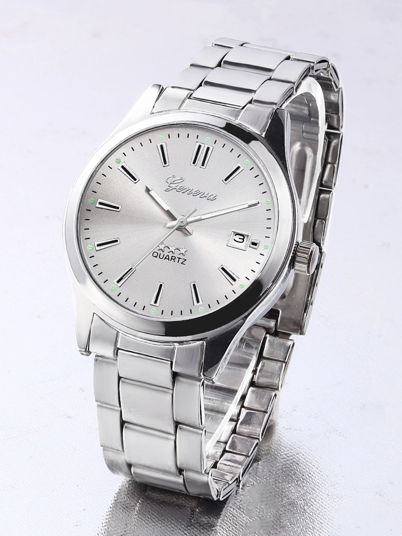 Montre à Quartz pour femmes, Design avec bracelet en acier.