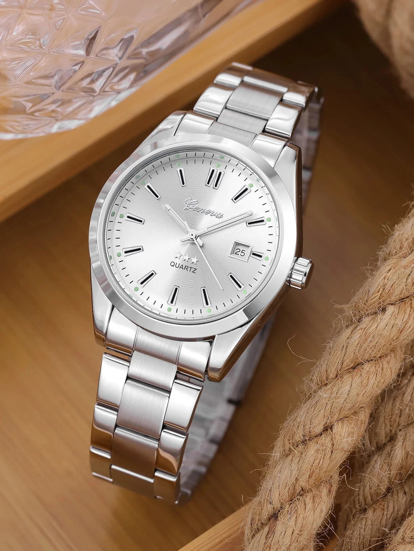 Montre à Quartz pour femmes, Design avec bracelet en acier.