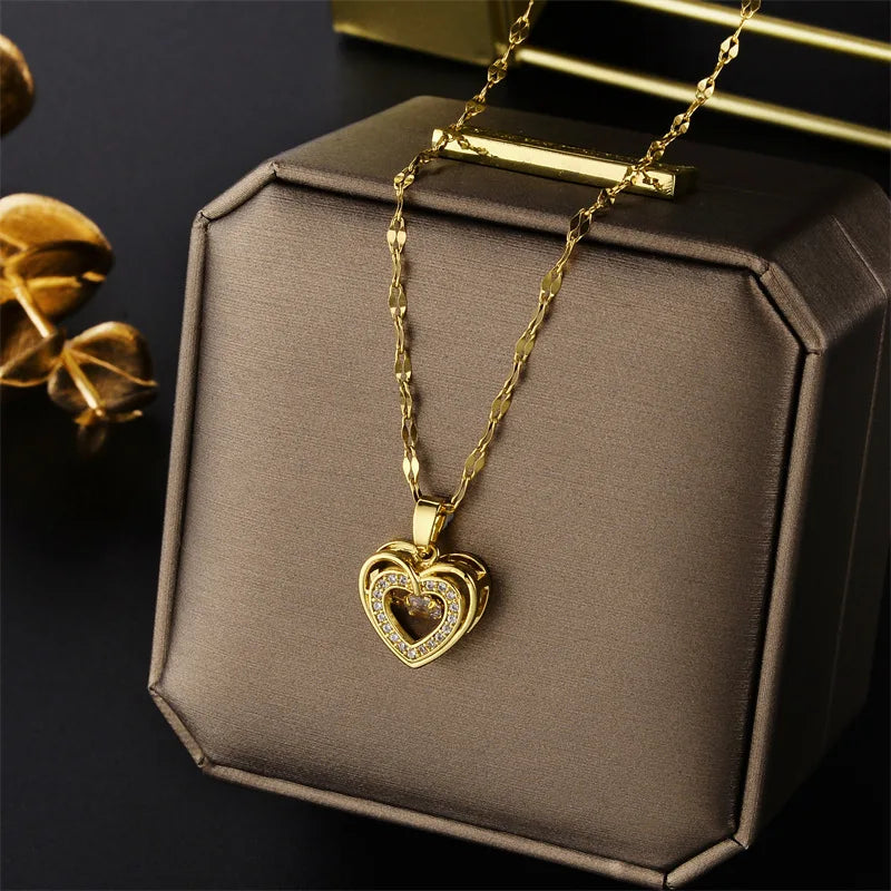 Collier avec pendentif en forme de cœur battant en cristal pour femmes